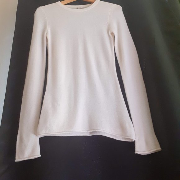 AQUA 100%CASHMERE LONGER SLEEVE RIBBED KNIT SWEATER ,Cream SMALL with measuremnt - Picture 4 of 4